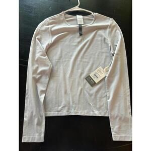 NWT Vuori Apres Seamless Top size M in Frost Gray